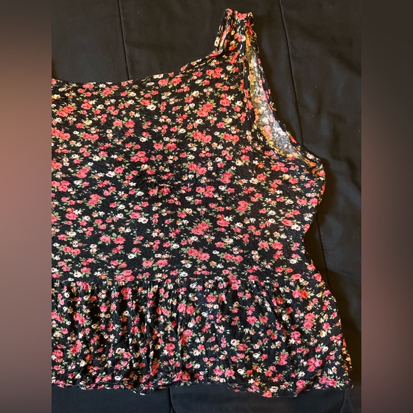 Women short sleeve flowy top - Picture 2 of 6